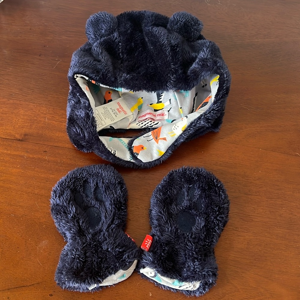 Magnetic Me hat & mittens